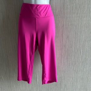 ❌SOLD❌ Weatherproof 32 degrees capri leggings  ( never worn )